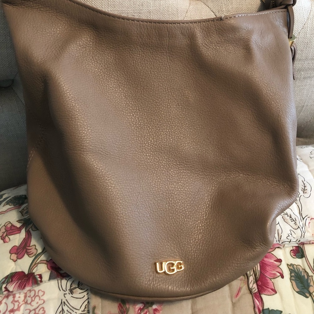 Ugg bucket tote